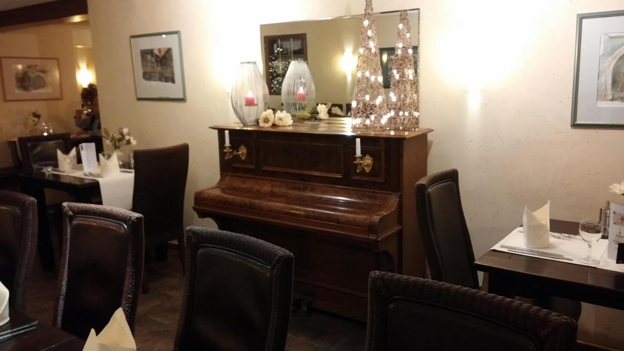 Landgasthof & Hotel "Zum Schwan" Gmbh Trippstadt Kültér fotó